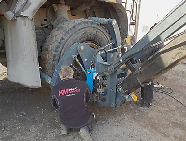 Lösningen blev Gripper monterad på lastbilskranen